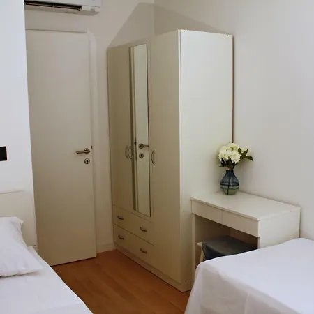 Ana * ドゥブロブニク