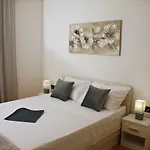 Ana *